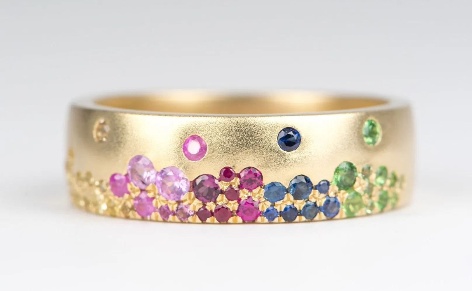 6mm Wide 14K Gold Wedding Band with Sprinkle Rainbow Sapphire R6139