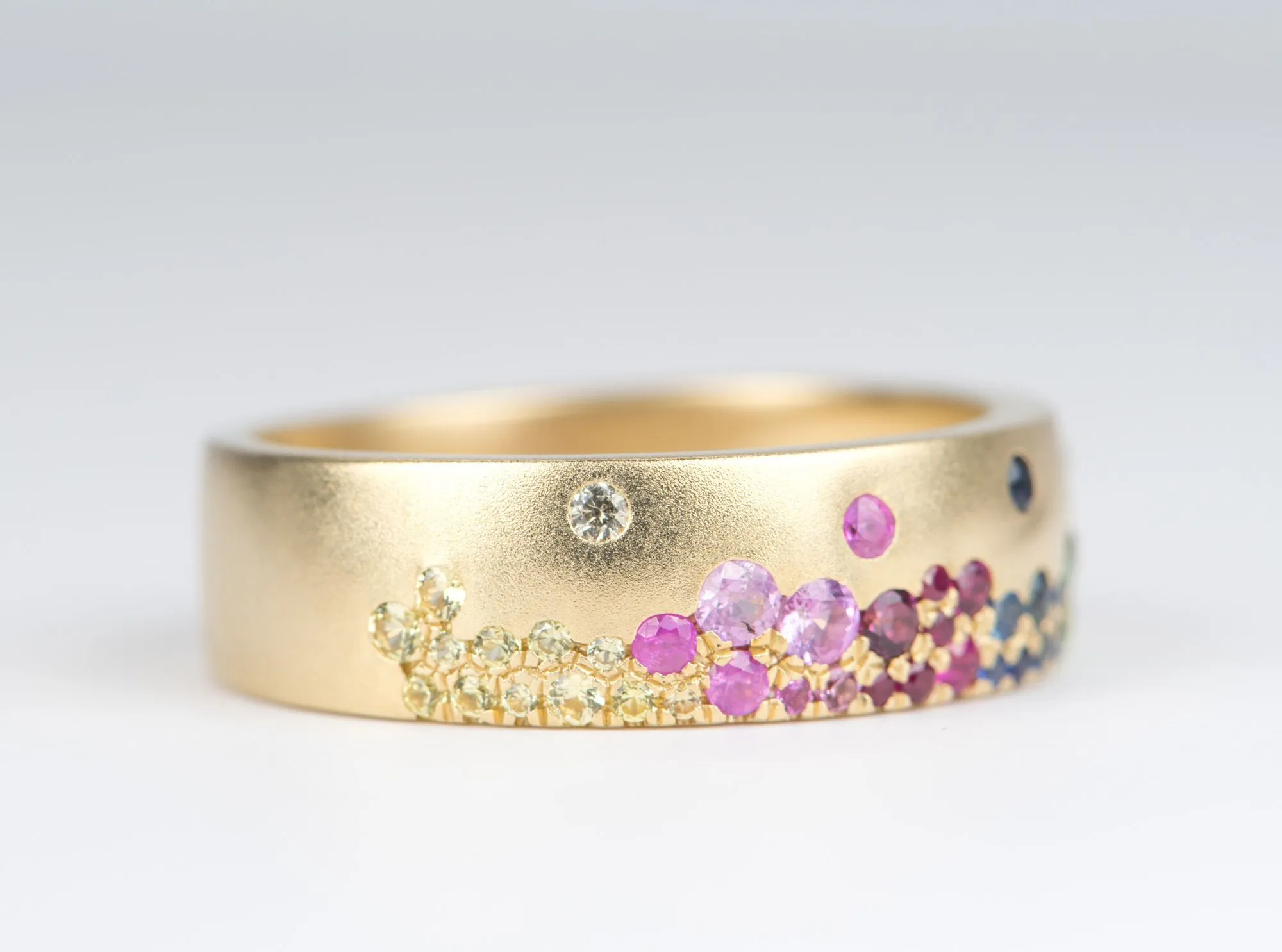 6mm Wide 14K Gold Wedding Band with Sprinkle Rainbow Sapphire R6139