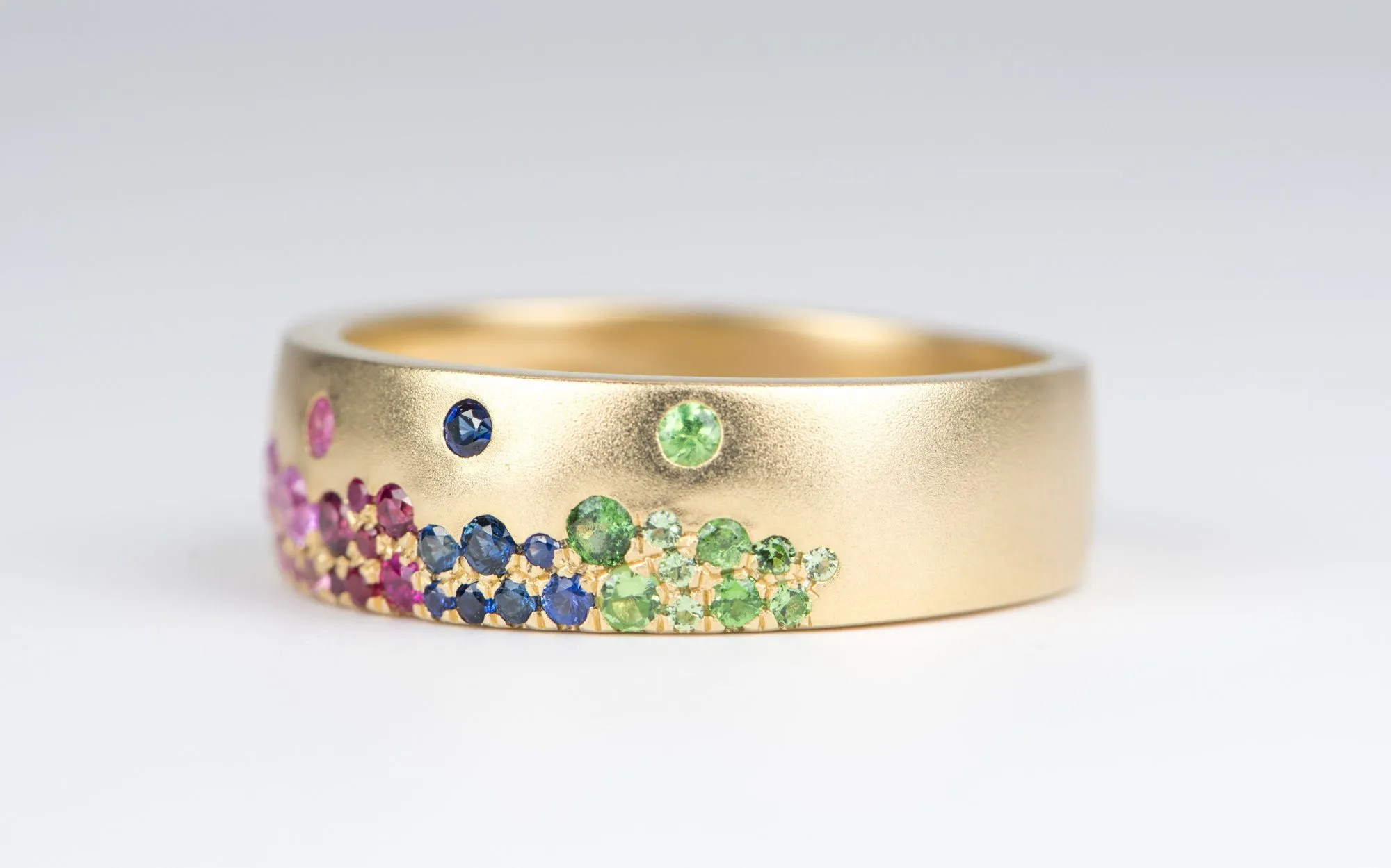 6mm Wide 14K Gold Wedding Band with Sprinkle Rainbow Sapphire R6139