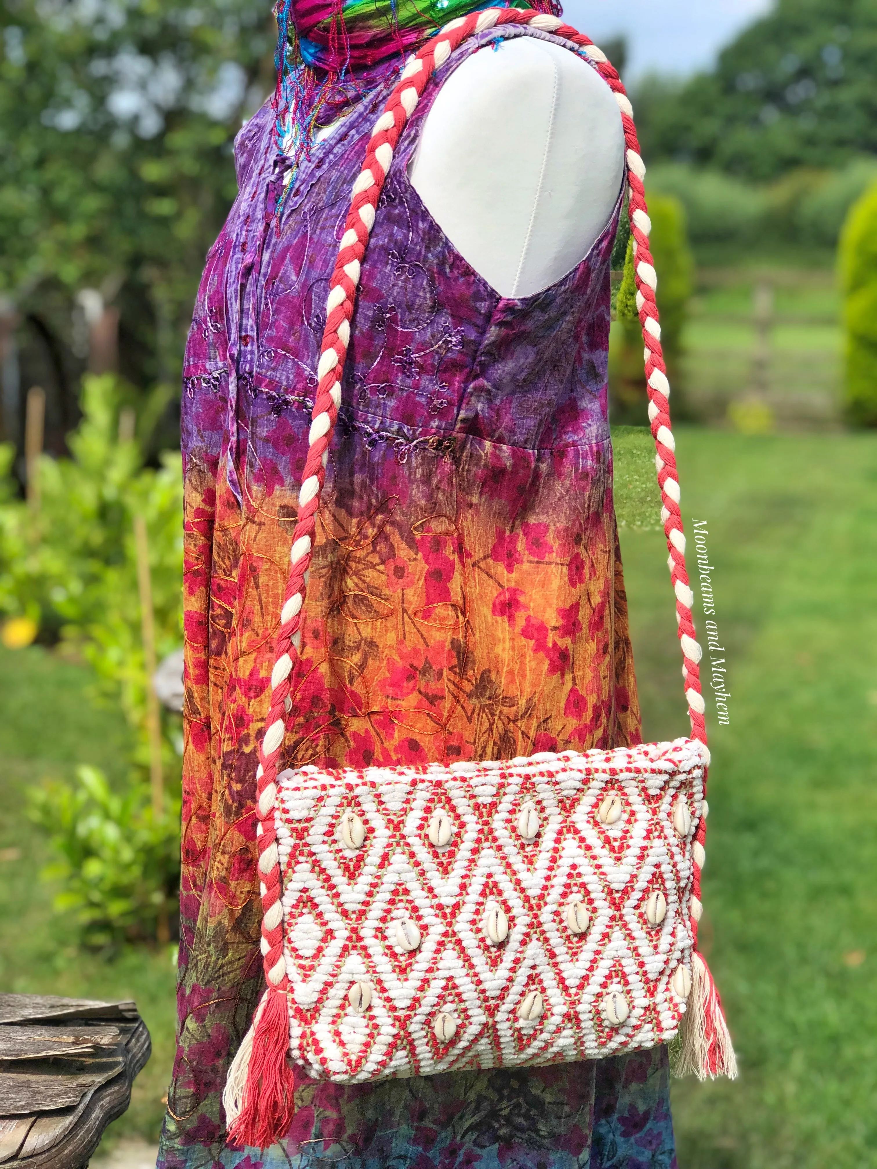 BEAUTIFUL BOHEMIAN SEASHELL BAG / PURSE