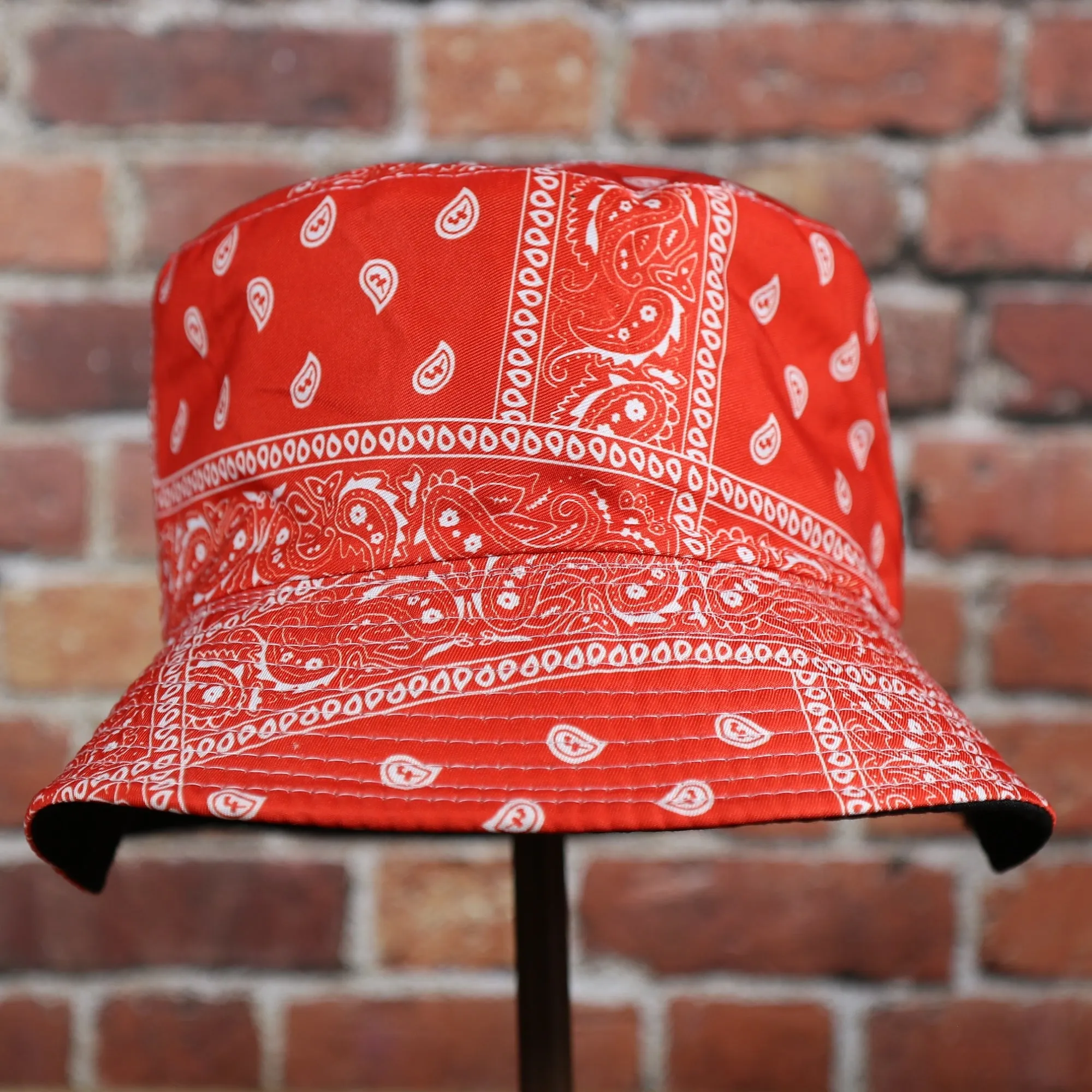 FOOT CLAN | PAISLEY BANDANA | BUCKET HAT | RED S/M