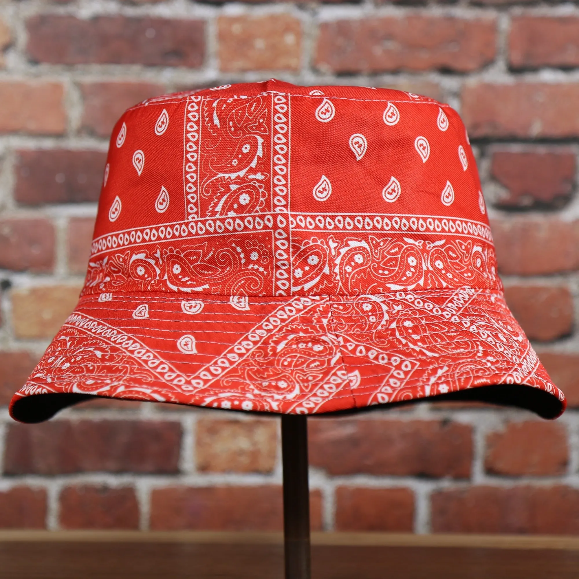 FOOT CLAN | PAISLEY BANDANA | BUCKET HAT | RED S/M