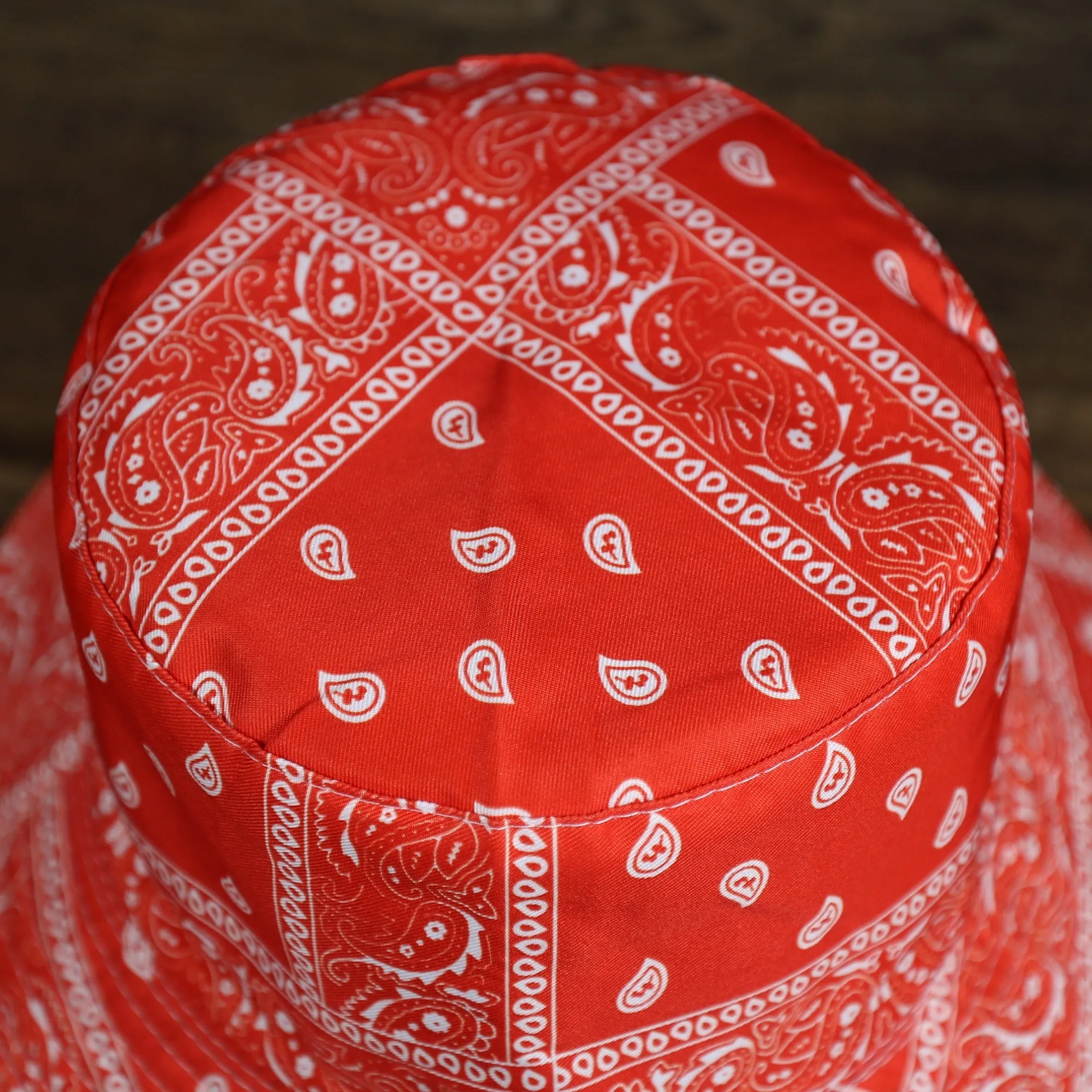 FOOT CLAN | PAISLEY BANDANA | BUCKET HAT | RED S/M