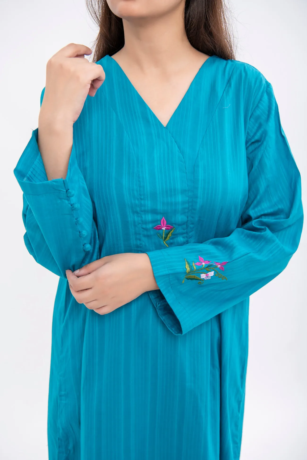 KURTA WITH EMBROIDERY DETAIL