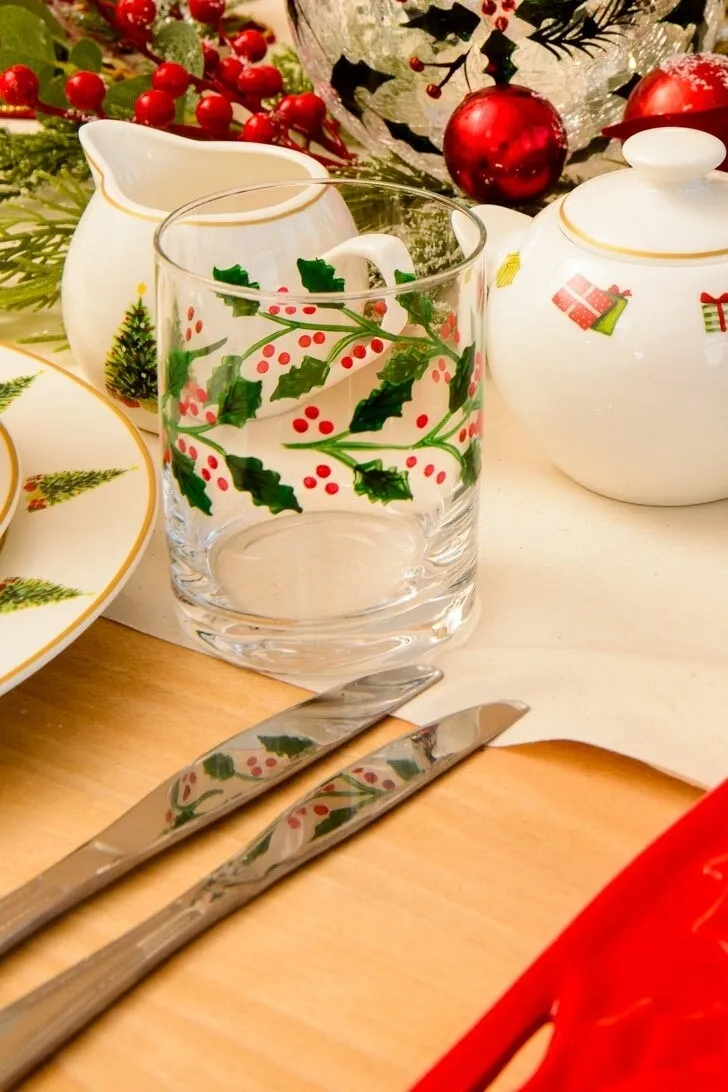 Set Of 4 Christmas Holly DOF Glasses