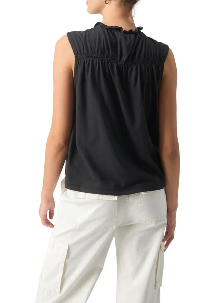 SLEEVELESS SHIRRED TOP