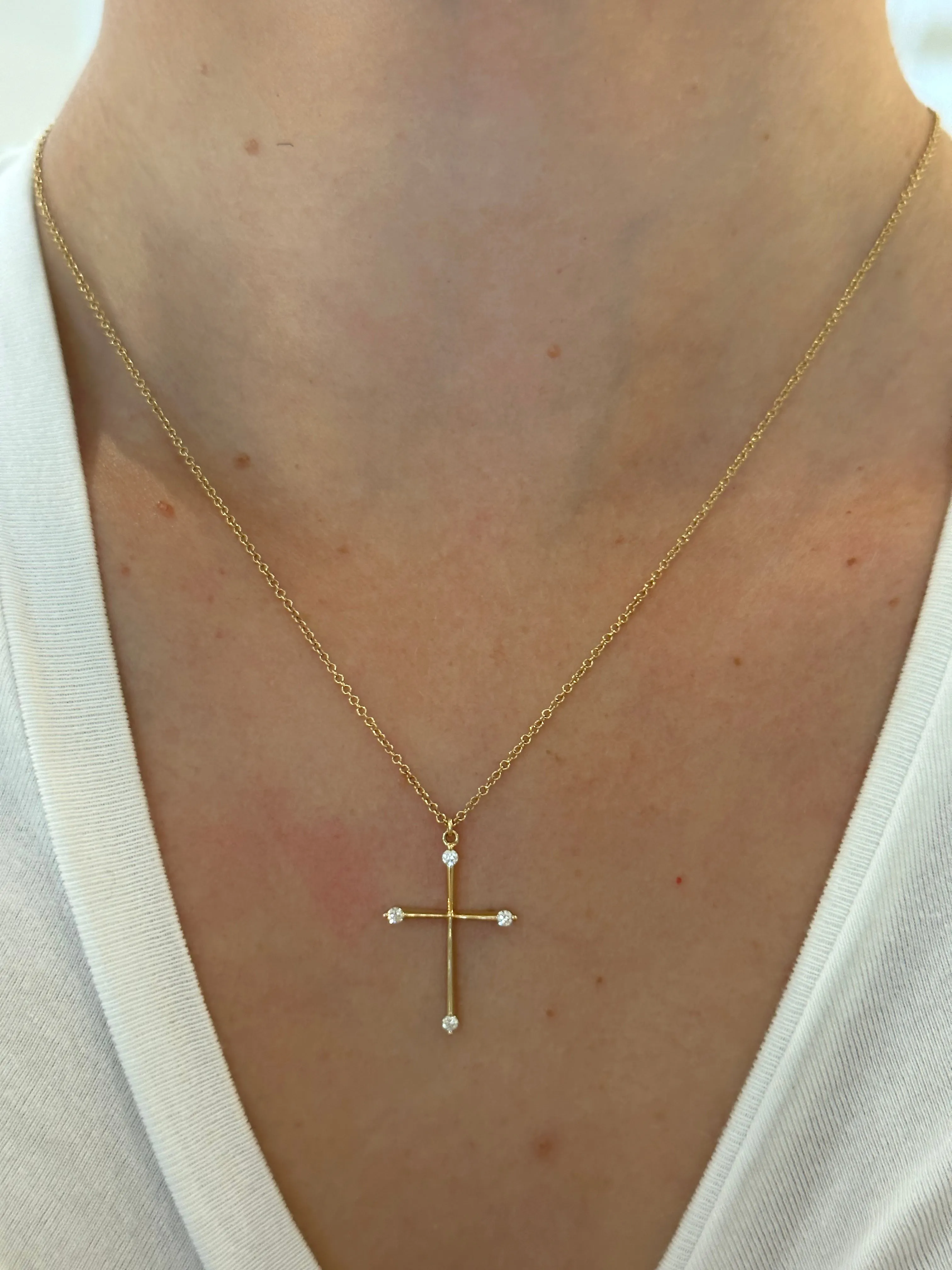 WD987 14kt Cross with diamond detail Necklace